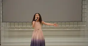 8-годишната Тереза препълни  с правостоящи зала „Европа“