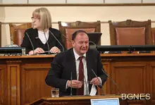 Миков: С решение на комисия не може да се променя законът Миков: С решение на комисия не може да се променя законът