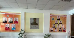 Спортното училище с алея на отличниците