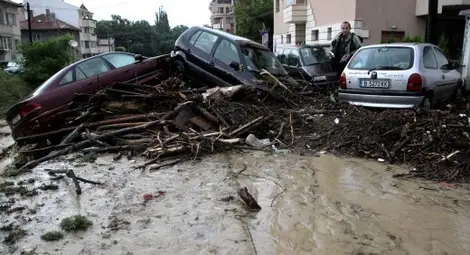 Тайнствени сектанти тръбят из Варна: Наводнението е наказание свише!