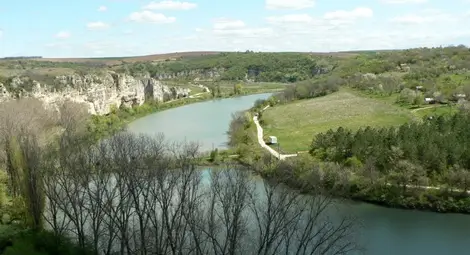 Студенти маркират пътеките в парка &bdquo;Русенски Лом&ldquo;