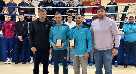 Кметът на Русе Пенчо Милков посрещна 8-кратния европейски шампион по бокс Радослав Росенов