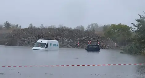 Над 180 л./кв. м. гони дъжда на места в Русенско, нивото на река Янтра  се повиши с близо метър и половина.  Областният управител следи ситуацията денонощно