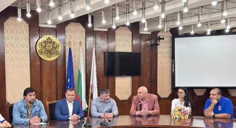 Кметът Пенчо Милков награди баскетболистките на &bdquo;Дунав Русе 2016&ldquo; за успехите им на Държавното първенство за момичета