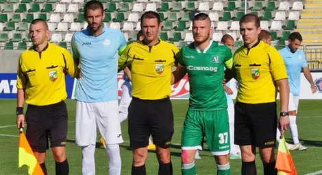 Един русенец с капитанската лента на &bdquo;Лудогорец&ldquo;