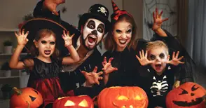 Светещия Джак и магьоснически шапки за безстрашните герои на Хелоуин в Мол Русе