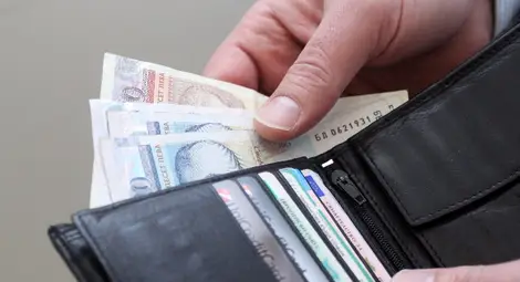 Средната заплата в Русенско намаля до 841 лева месечно