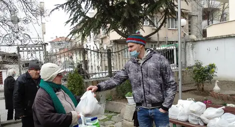 Студенти от Клуба по туризъм в УХТ зарадваха миряните в храма &bdquo;Св. Харалампий&ldquo;