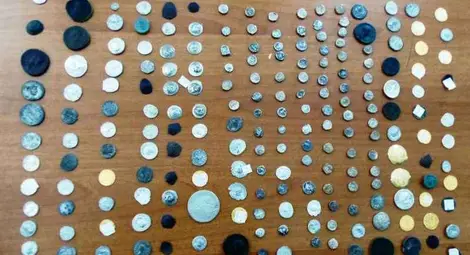 Митничари спасиха нумизматично съкровище от нелегален износ