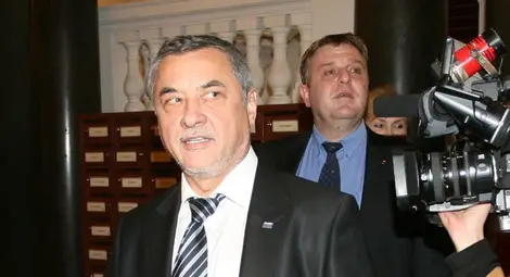 Каракачанов: Нямаме полезен ход освен оттегляне на подкрепата за кабинета