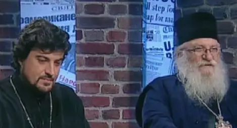 Отец Иван от Нови хан предава приюта на сина си