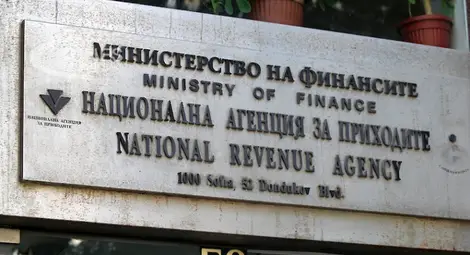 13 704 фирми държат в каса над 100 000 лв. в брой, НАП ги проверява
