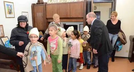 Коледарчета от "Надежда" запяха в Общината /галерия/