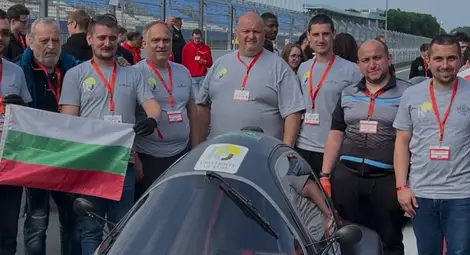 HydRU racing team измина 100.5 км с един кубичен метър водород и се класира в осмицата на маратона.