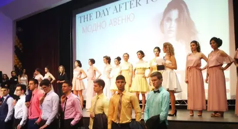 Водопади от дантели и коприни на Модното авеню в Канев център