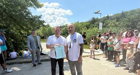 13-годишен рибар спечели турнира &bdquo;Мама, татко и аз&ldquo; с 3,300-килограмов амур на езерото с лилиите в Николово