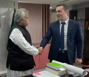 Управителят на &bdquo;Балкан Фючър&ldquo; на среща с министъра на благосъстоянието на емиграните и заетостта в чужбина г-н Шофикур Рахман Чоудури в Министерския съвет в Бангладеш.