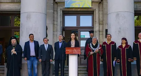 Рая Сотирова избра сентенция на Айзък Азимов за основен акцент в речта си на откриването на академичната учебна година.  Снимка: РУ