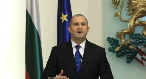 Румен Радев: Редом със строгите ограничения е необходим и пакет от икономически и социални мерки
