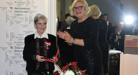 Проф. дфн Пенка Ангелова бе отличена с Голямата сребърна значка за заслуги към Република Австрия