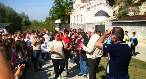 Армия от туристи направи поход по Поломието