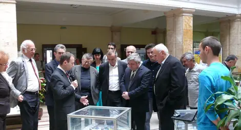 Диетичен калориен калкулатор и  роботи на изложбата &bdquo;Електроника&ldquo;