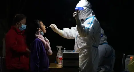 ТРЕВОЖНО: Скок на коронаболните в Китай