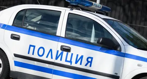 Пиян блъсна две коли пред магазин, от който искал да си купи бира