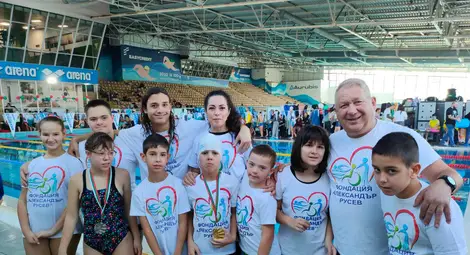 18 медала спечелиха златните рибки на Фондация „Александър Русев“ в пореден плувен турнир в София 18 медала спечелиха златните рибки на Фондация „Александър Русев“ в пореден плувен турнир в София