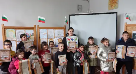 Деца от Ценовско рисуваха Васил Левски