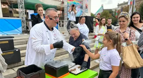 Момент от миналогодишния фестивал на тортата &bdquo;Гараш&ldquo; в Русе.					Снимка: Архив &bdquo;Утро&ldquo;