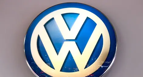 Коронавируст промени емблемите на Audi и Volkswagen