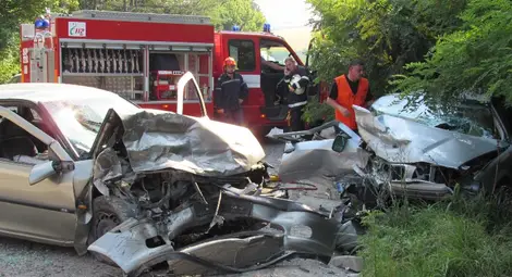 Един загинал и четирима ранени след безумно изпреварване на Мойсев баир