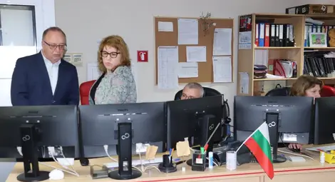 На над 350&nbsp;000 сигнала са реагирали от Районен център 112 в Русе  през изминалата година. 155 от тях са неверните