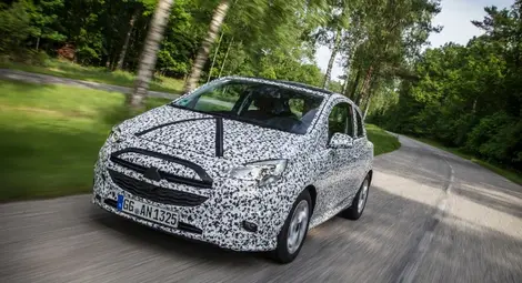 Петото поколение Corsa върти пътни тестове все още с камуфлаж