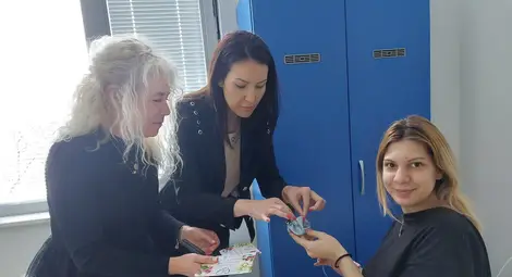 Гривни с наричания  получиха на Благовещение всички родилки в Русе от Жени ГЕРБ