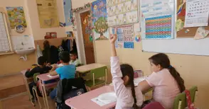 Малки бъдещи готвачи се учиха да  подреждат маса и как да пият вода