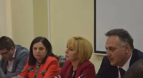 Мая Манолова тръгва на война срещу частните съдебни изпълнители