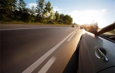 Изхвърляните от шофьорите фасове са една от причините за пожарите край пътищата