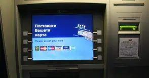 Апаш позирал пред камерите докато опитва да източи открадната карта