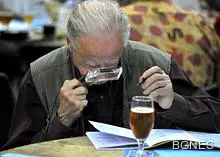 Канадски полицай получава доживотна бира за смелост