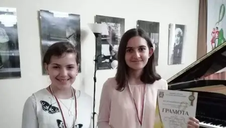 Млади цигулари спечелиха награди от национален конкурс в Шумен Млади цигулари спечелиха награди от национален конкурс в Шумен