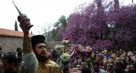 Официално: Гърците ще празнуват Великден вкъщи