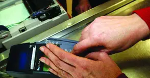 Плащане на данъци с карта само в салона на „Котовск“