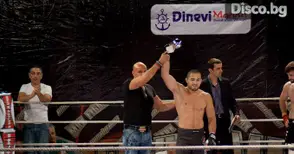 Русенски боец „гилотинира“ хасковлия на ринга в Стара Загора