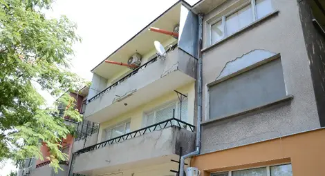 72-годишен любител на силната музика наръга съсед в корема