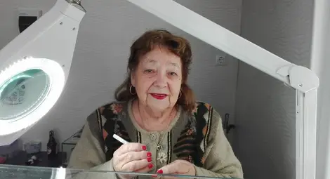 Часовникарка на 83 години още работи в семейното ателие в Русе Часовникарка на 83 години още работи в семейното ателие в Русе