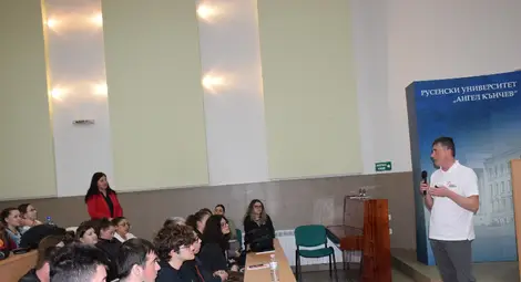 В Русенския университет се проведе първото обучение от съвместната предприемаческа академия с "Изи Кредит"