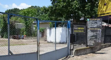 Прекупвач на метали изгоря в надлъгване с държавата