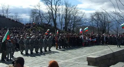 От града на Левски тръгва национален протест срещу гаврата с българската история